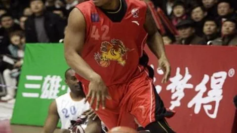 津门虎逆境逆转，基莱斯补时连入两球险平梅州客家